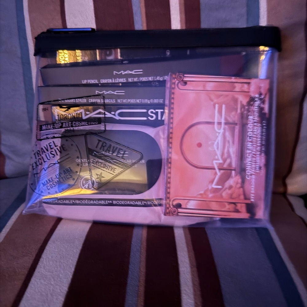 *WEEKEND SALE* 
MAC Travel Exclusive Makeup Set